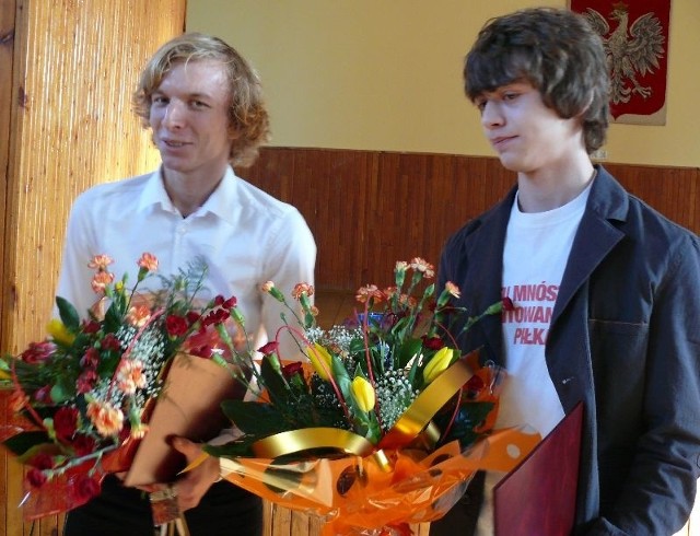 W tym roku stypendium starosty włoszczowskiego Ryszarda Maciejczyka otrzymali dwaj zawodnicy Klubu Sportowego Hetman Włoszczowa: Mateusz Gawron (z lewej) i Kacper Grzybek.