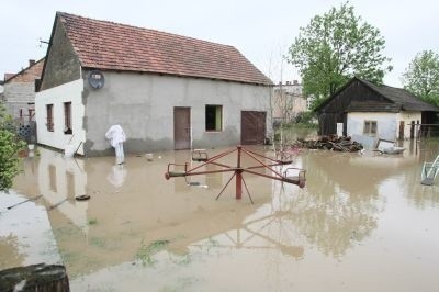 10 lat temu miała miejsce wielka powódź. Ewakuowano setki ludzi z powiatu buskiego, poziom wody w Wiśle to 10 metrów! ZOBACZCIE ZDJĘCIA