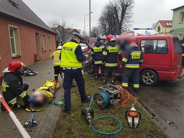 Wypadek busa na ul. Mostnika w Lęborku.