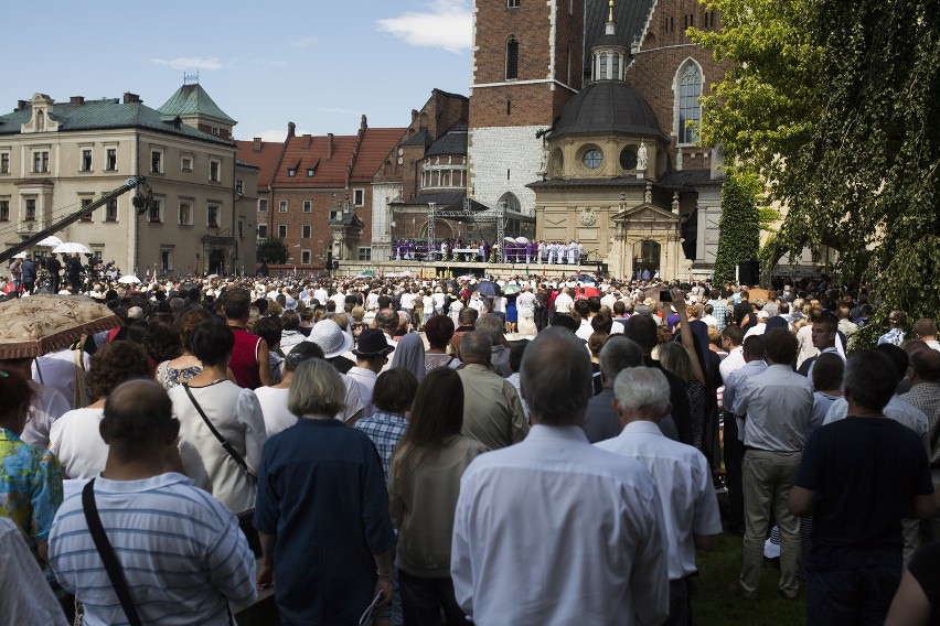 Kraków. Kardynał spoczął na Wawelu [ZDJĘCIA, WIDEO]