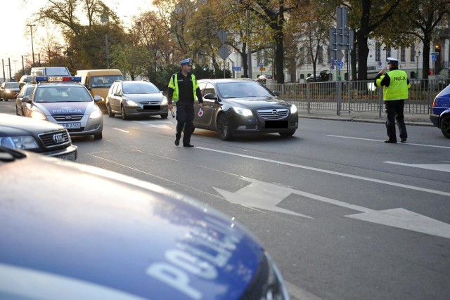 Policjanci kontrolowali kierowców na placu Żołnierza w Szczecinie.