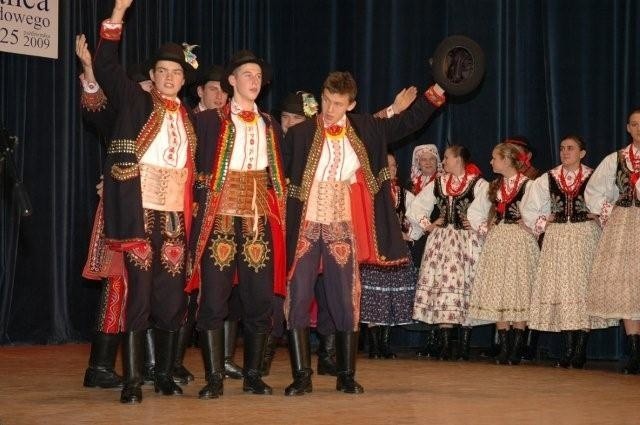 Konkurs tanca ludowego w rzeszowskim WDK25 Ogólnopolski Konkurs Tradycyjnego Tanca Ludowego. Koncert finalowy odbyl sie w niedziele w  rzeszowskim WDK.