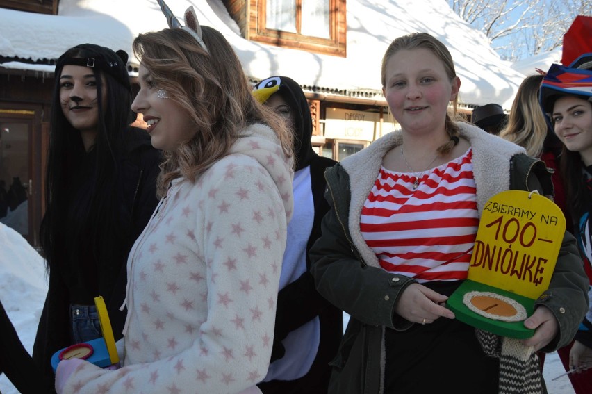 Zakopane. Kilkuset maturzystów zatańczyło poloneza na Krupówkach [ZDJĘCIA]