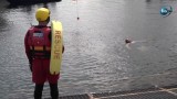 Jak bezpiecznie spędzać upalne dni nad wodą - radzi ratownik