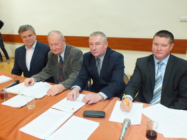 Przewodniczący komisji w wąchockiej radzie, od lewej: Mirosław Jaźwiec, Kazimierz Winiarczyk, Grzegorz Retkowski, Dariusz Dudek