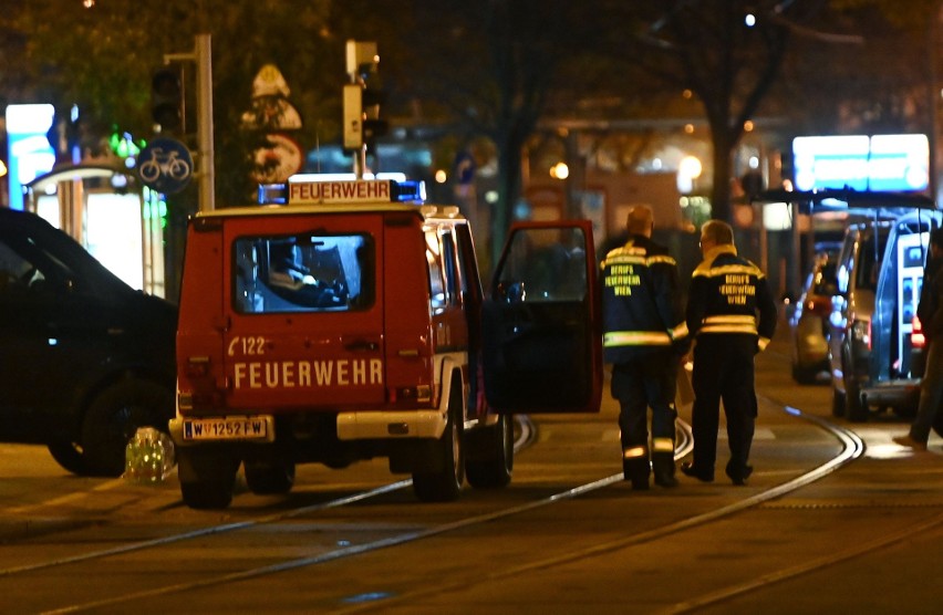 Austria: Zamach terrorystyczny w Wiedniu. Policja informuje o 3 zabitych i 15 ciężko rannych. Zamachowiec zostawił wiadomość 