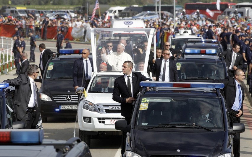 Papież Franciszek wylatuje z Krakowa do Rzymu dreamlinerem...