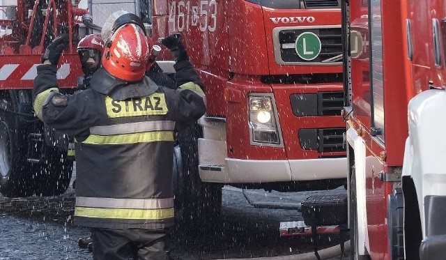 Do czasu usunięcia plamy droga będzie zablokowana.