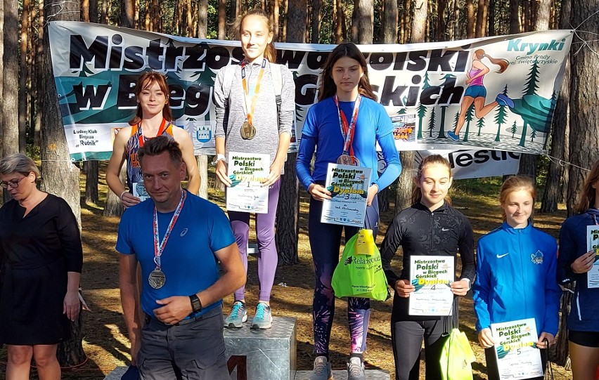 Julia Szydłowska z Połańca zwyciężyła na mistrzostwach Polski w biegach górskich w kategorii do 18 lat [ZDJĘCIA]