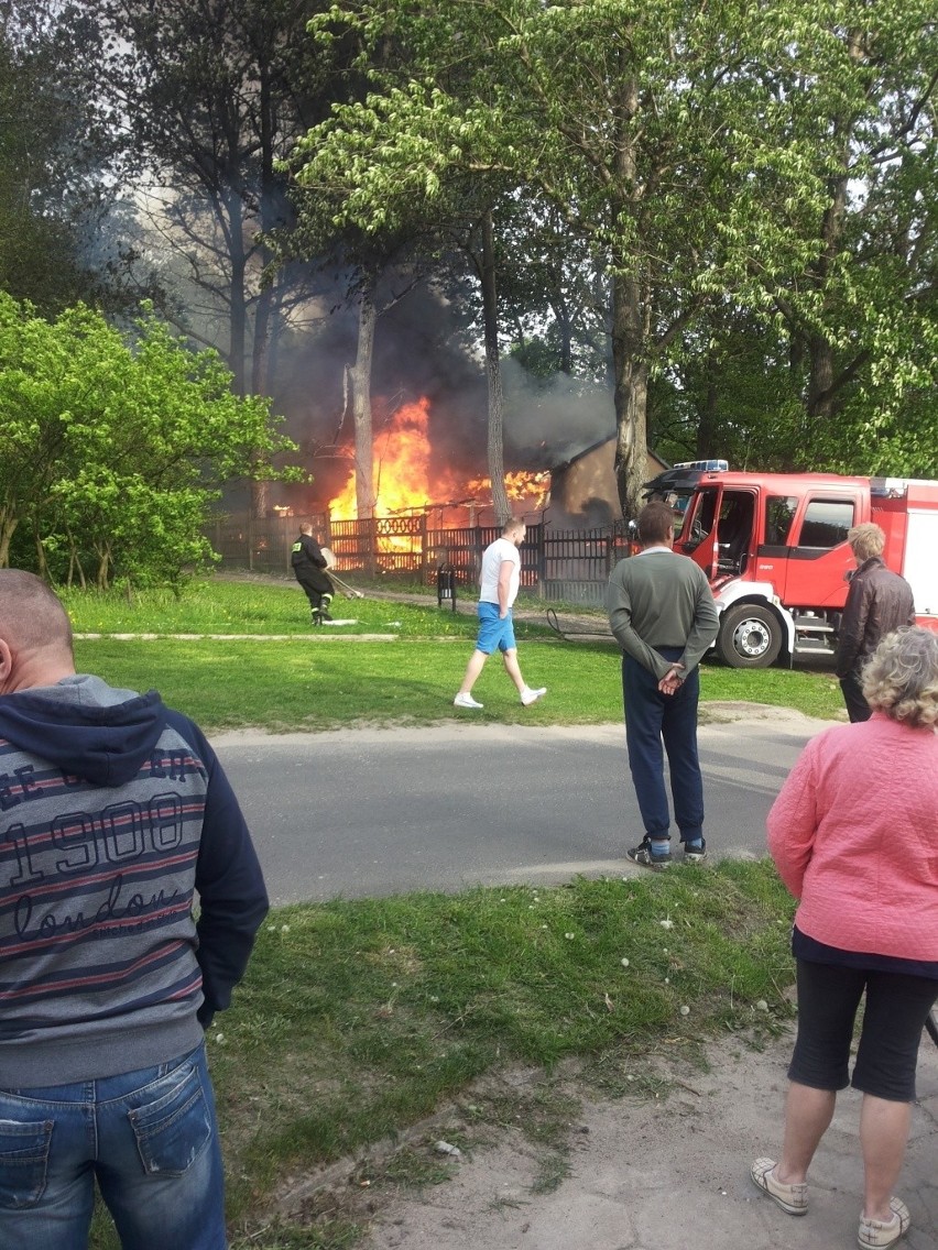 Pożar na Szczytowej. Paliło się w schronisku dla bezdomnych [ZDJĘCIA, FILM]