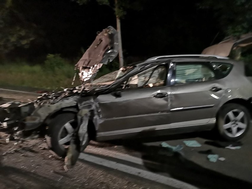 Auto zmasakrowane, a kierowcy brak. Co się stało? [ZDJĘCIA]