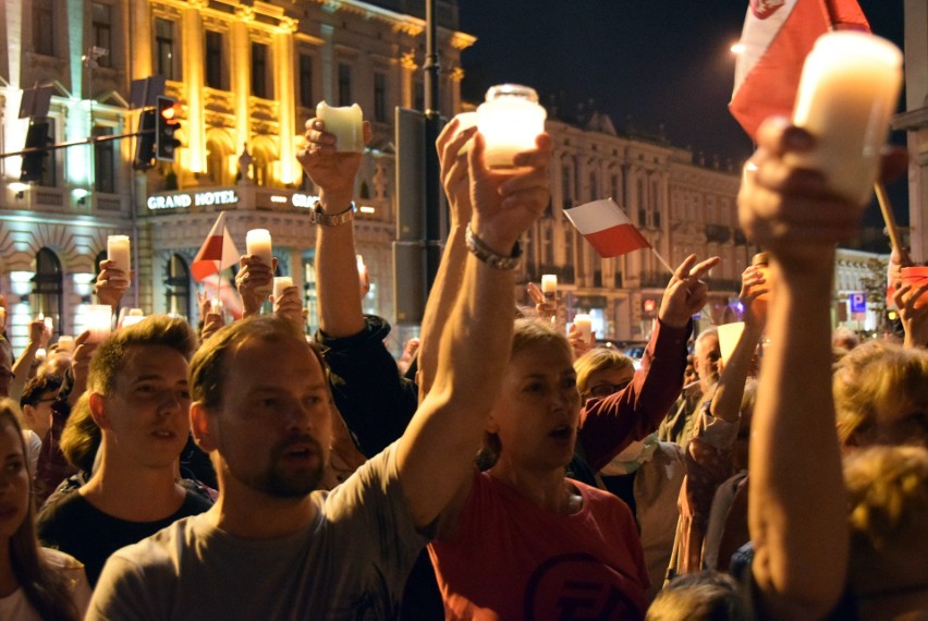 Kolejny "Łańcuch światła" w Lublinie. Protestowało około tysiąca osób [ZDJĘCIA]