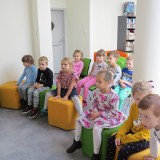 Przedszkolaki z Wąbrzeźna odwiedziły bibliotekę. Nie tylko czytali [zdjęcia]