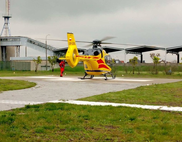 29-letni motorowerzysta ranny w wypadku w Radoszowicach. Helikopter LPR przetransportował go do opolskiego WCM.