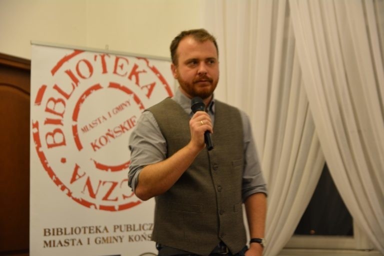 Spotkanie autorskie z Wojciechem Chmielarzem w Bibliotece Publicznej w Końskich