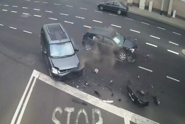 19-latek spowodował wypadek na skrzyżowaniu ulicy Majkowskiej z aleją Wojska Polskiego w Kaliszu