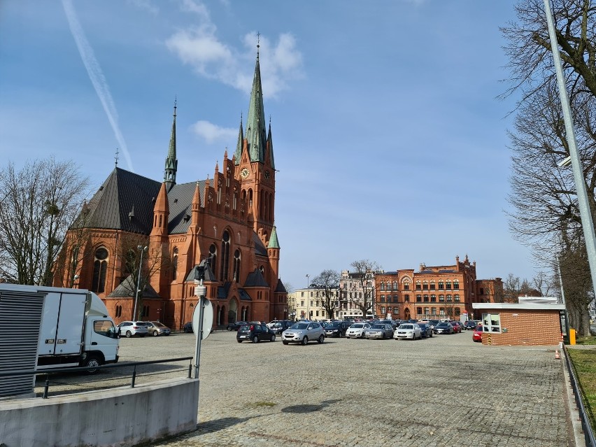 Duże zmiany w strefie parkowania w Toruniu. Czy prywatny parking opłaca się bardziej?