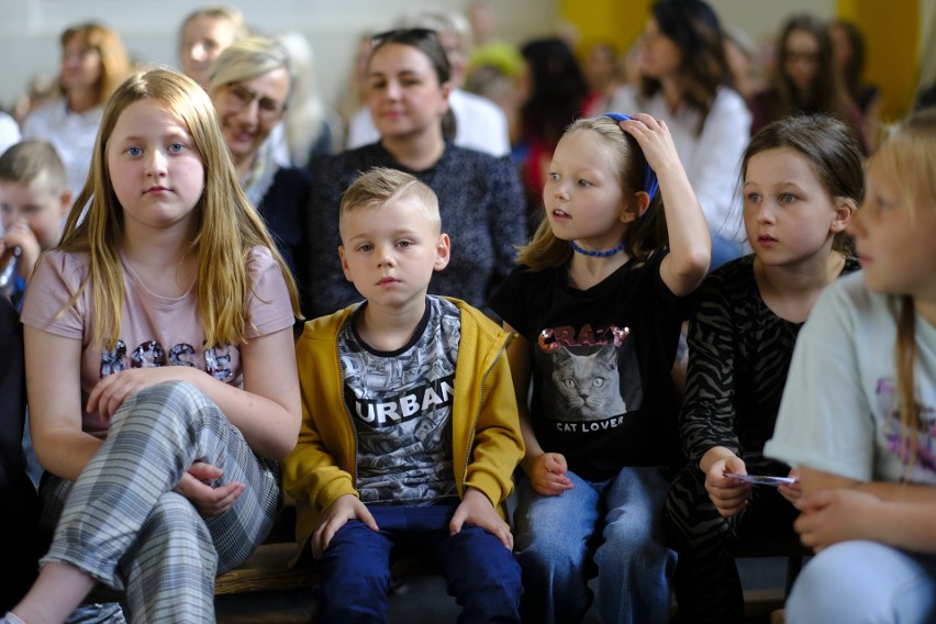 Toruń. "Dzieci dzieciom" w Szkole Podstawowej nr 24. Tak było na koncercie na rzecz Ukrainy