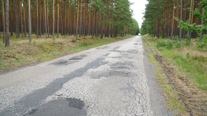 Droga uzyska nową trwałą nawierzchnię, a pobocza zostaną...