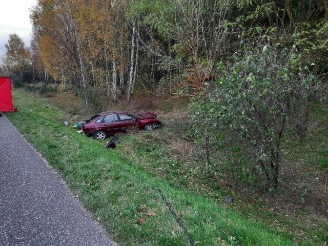 Tragedia w Piotrkowicach. W wypadku zginęła kobieta. Jechała z...pijanymi synami. Krajowa trasa była zablokowana [WIDEO, ZDJĘCIA]