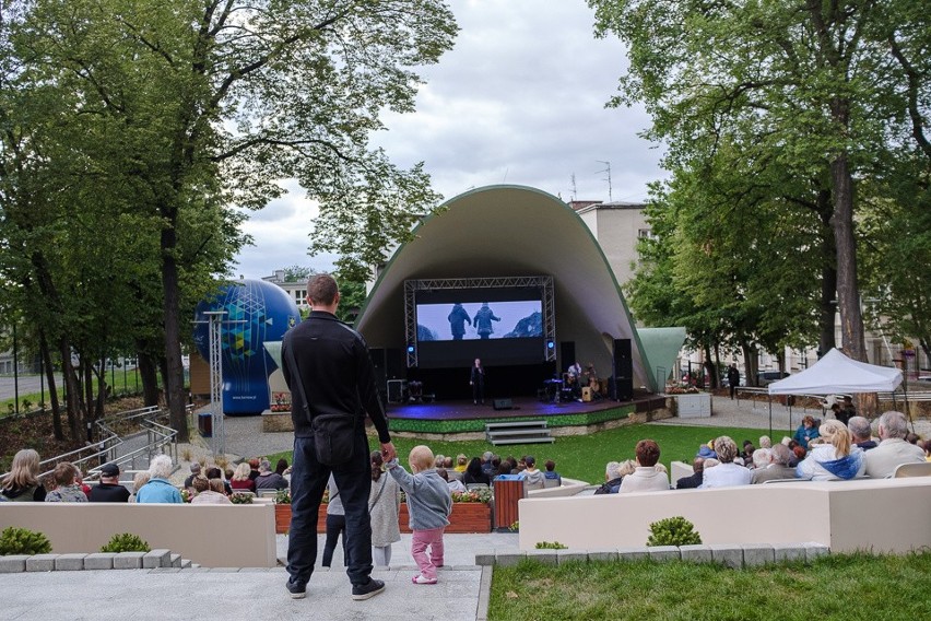 Kabaret i spektakl muzyczny na zakończenie Zdearzeń 2018 [ZDJĘCIA]