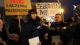 Białystok. Protest rodziców przeciwko łączeniu przedszkoli w zespoły. Miasto twierdzi, że zaoszczędzi w ten sposób milion złotych