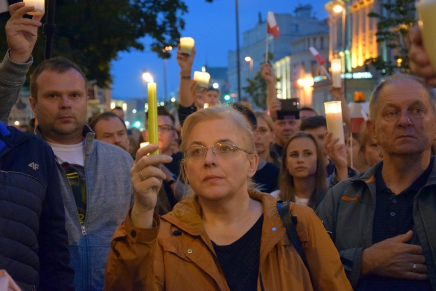 Kolejny "Łańcuch światła" w Lublinie. Protestowało około tysiąca osób [ZDJĘCIA]