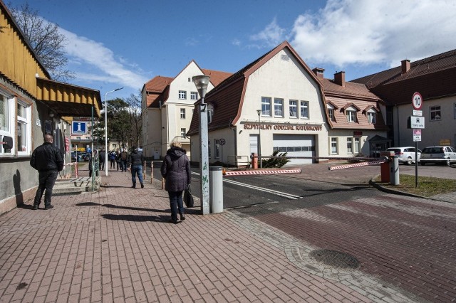 W związku z budową nowego parkingu, wjazd na teren szpitala w Koszalinie został ograniczony.