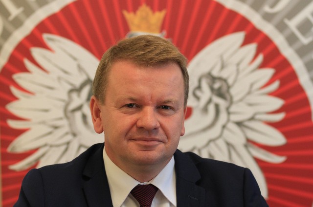 Grzegorz Wierzchowski, kurator oświaty, ma w komisjach wybierających dyrektorów nowych szkół 3 przedstawicieli (na 8)