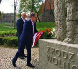 Radni PiS złożyli kwiaty pod pomnikami w Inowrocławiu. Z okazji Święta Konstytucji 3 Maja [zdjęcia]
