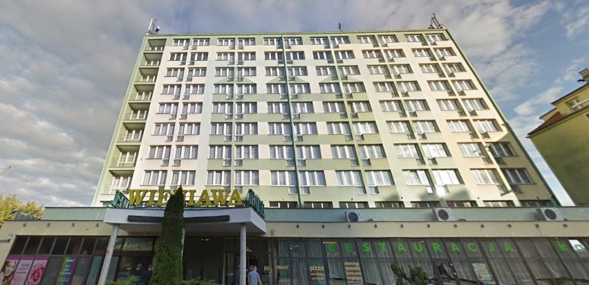Hotel położony przy ul. Gajowickiej 130. Z niektórych pokoi...