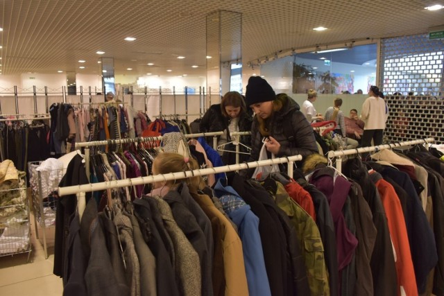 Free Shop to wspólna inicjatywa Fundacji Bread of Life i kaliskiej Galerii Tęcza. Prace nad utworzeniem takiego miejsca trwały trzy tygodnie.Zobacz kolejne zdjęcie --->