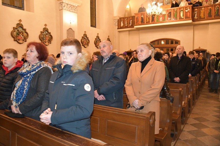 W Bielinach oddano hołd Żołnierzom Wyklętym. Uroczysta msza święta w kościele parafialnym. Zobacz zdjęcia