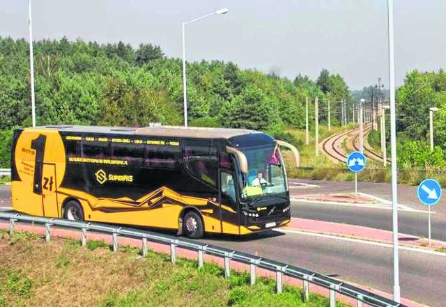 Autobusy SuperPKS mają być konkurencją dla takich firm jak Flix Bus. Do projektu SuperPKS weszły PKS Łódź i PKS Sieradz