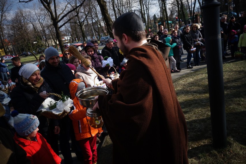 Wielka Sobota 2015: Święcenie pokarmów w katowickich...