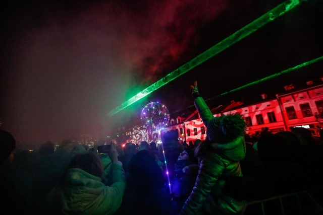 Sylwester w rzeszowskim Rynku zawsze przyciągał tłumy nie tylko mieszkańców miasta, ale i regionu.