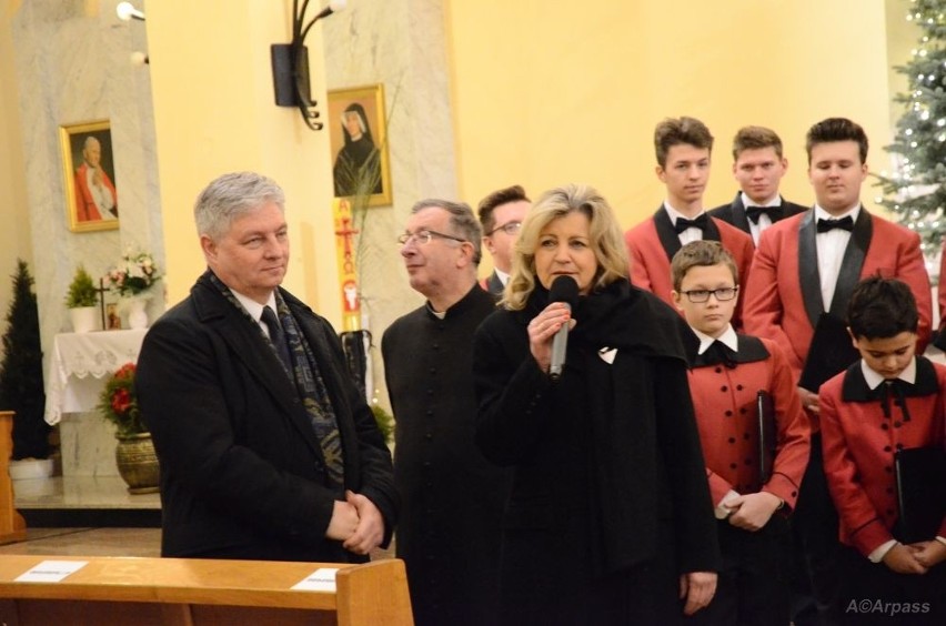 Kozienice. Koncert Poznańskich Słowików. Najbardziej znany chór zaśpiewał kolędy w kościele świętej Rodziny