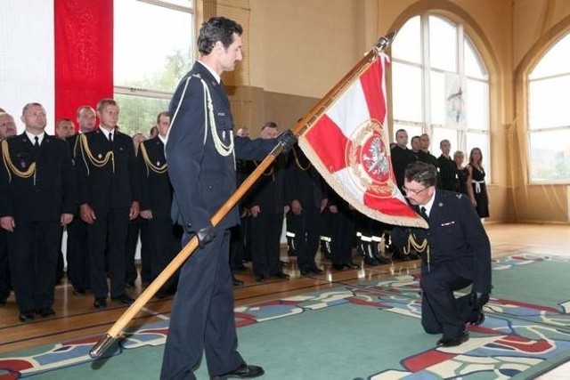 Młodszy brygadier Robert Tadeusz Dzierżek (na zdjęciu z prawej) w lipcu oficjalnie przejął obowiązki szefa Komendy Miejskiej Państwowej Straży Pożarnej w Białymstoku.