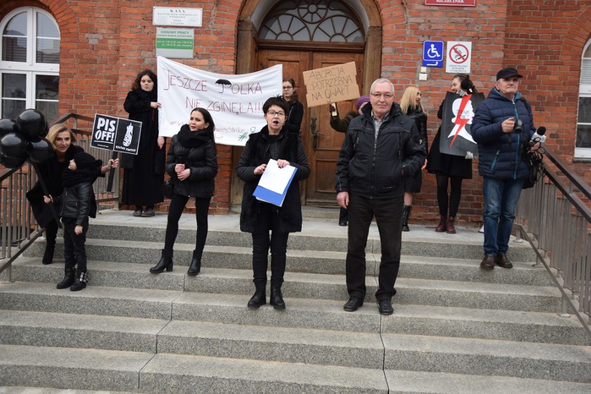 Dwie manifestacje w Szczecinku w Dniu Kobiet [zdjęcia, wideo]