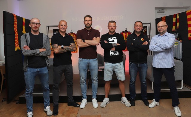 Od lewej Damian Wysocki, Maciej Korzym, Piotr Malarczyk, Kamil Kuzera, trener Tomasz Wilman, Rafał Szymczyk