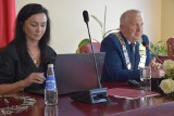 W Szprotawie burmistrz wraz z nowymi radnymi złożył ślubowanie. Jest nowy przewodniczący i pierwsza w historii samorządu wiceprzewodnicząca