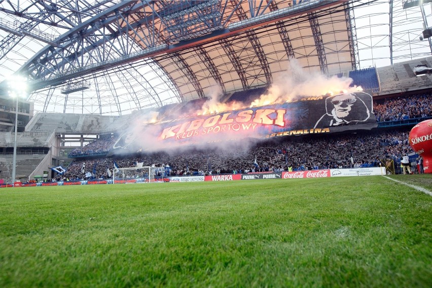 Lech Poznań: Grupa kibiców Ultras Lech przestała istnieć. Kto zajmie się oprawami? Znamy kulisy ataku chuliganów Widzewa Łódź