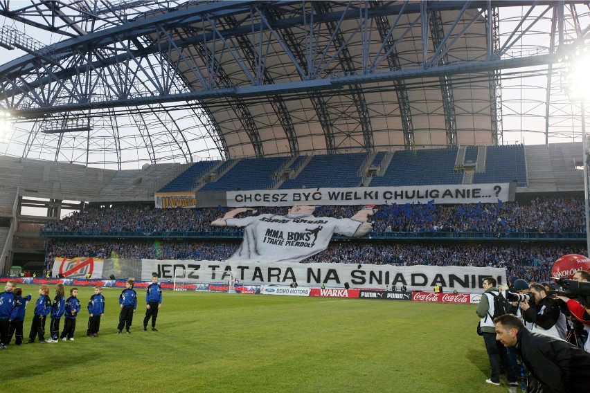 Lech Poznań: Grupa kibiców Ultras Lech przestała istnieć. Kto zajmie się oprawami? Znamy kulisy ataku chuliganów Widzewa Łódź