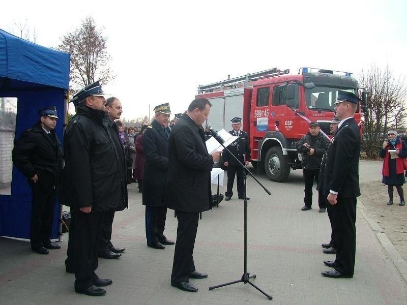 Strażacy z OSP w Lucynowie Dużym otrzymali nowy wóz 