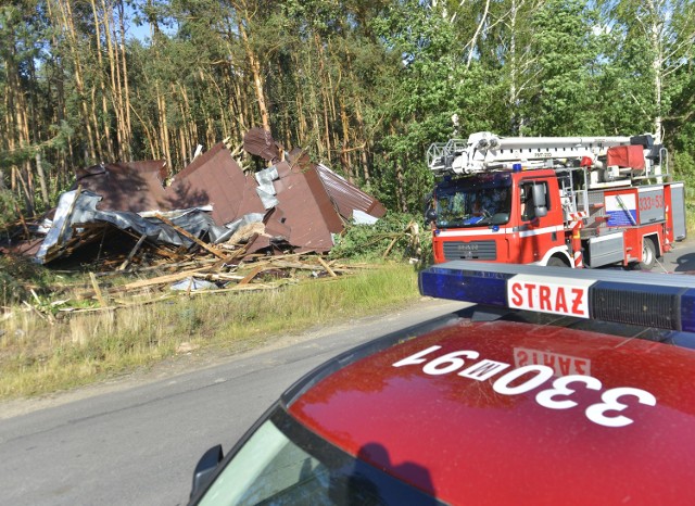 Gmina Jastrzębia. Strażacy usuwają szkody po nawałnicy (17.06.16).