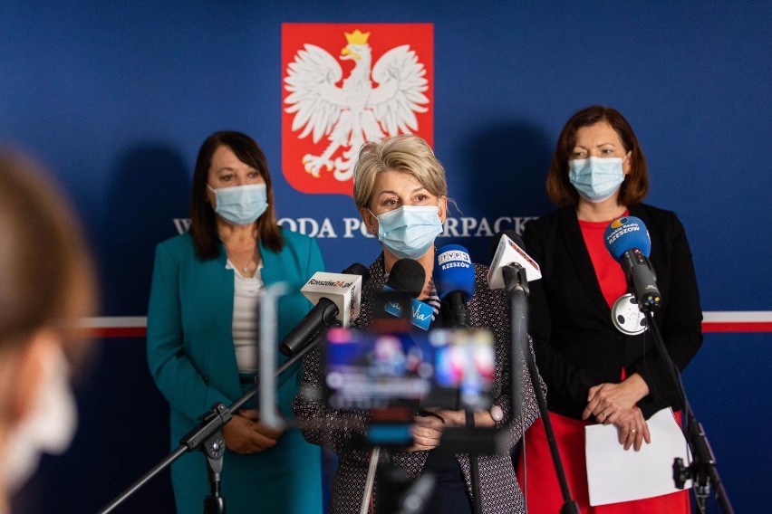 Od lewej: oseł na Sejm RP Teresa Pamuła, podkarpacki Kurator...