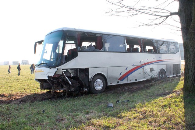 Tak wyglądał autobus po wypadku pod Strzelcami Opolskimi.