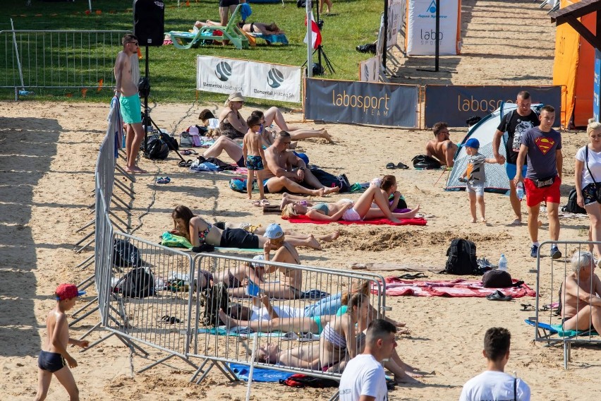 Białystok. Plaża na Dojlidach przezywała oblężenie. Tłumy białostoczan korzystały z pięknej pogody [ZDJĘCIA]