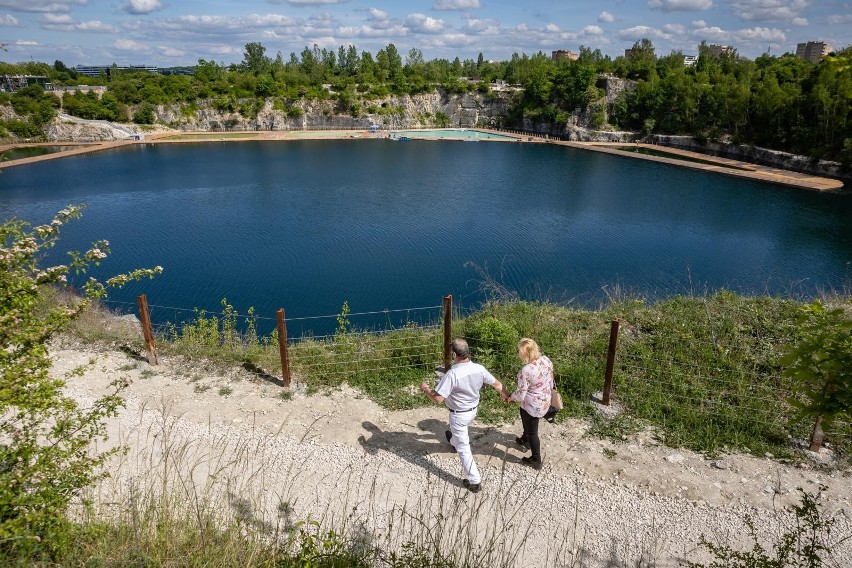 W regulaminie parku Zakrzówek pojawił się zapis, dotyczący zakazu kąpieli zwierząt i wprowadzania ich do wody
