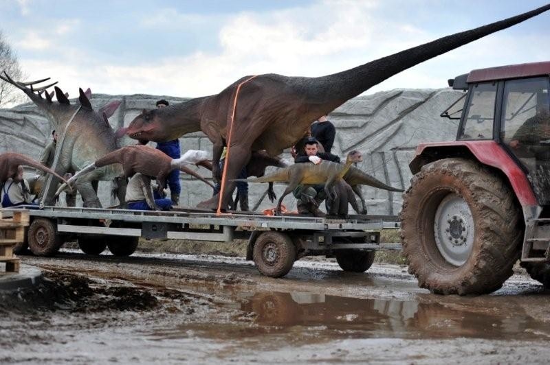 Tak powstaje Jurapark w Krasiejowie. Najwieksze na świecie...